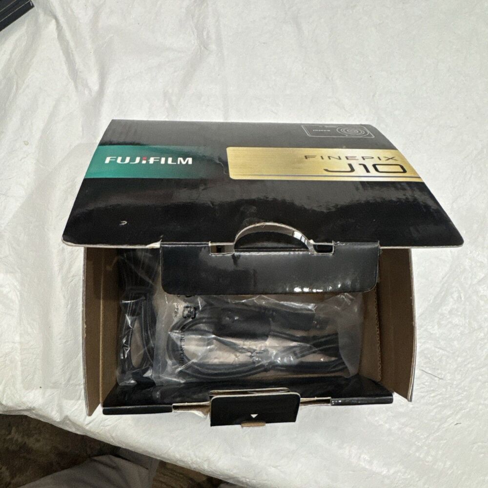 Fujifilm FinePix J150w Silver Digital Camera w/ Batteries and Charger- USED Once - Picture 5 of 5